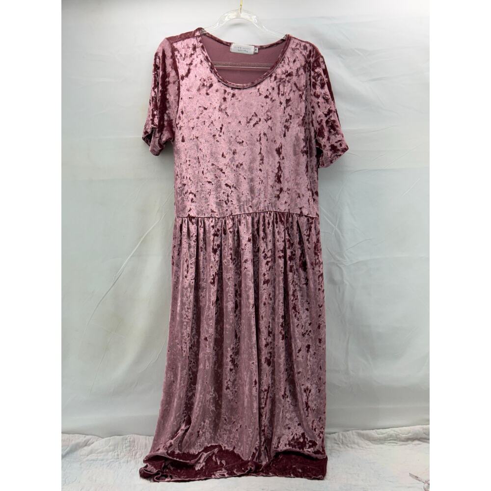 Pink velvet women’s peasant, short sleeved dress M